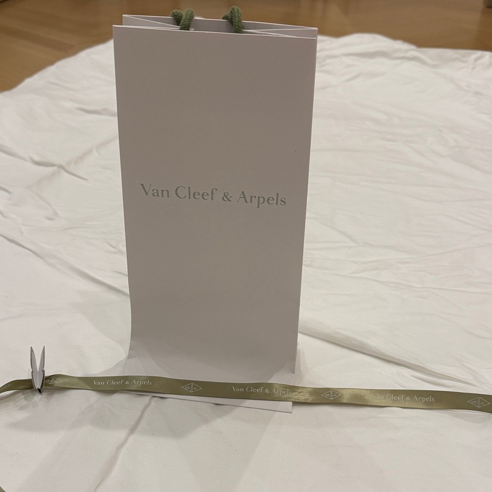 Van Cleef & Arpels White Shopping Bag with Olive Ribbon